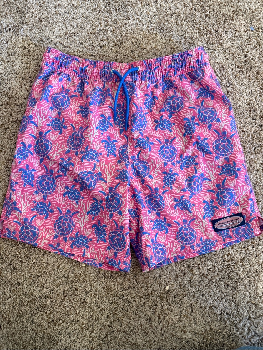 Vineyard Vines Pink and Blue Turtle Print Mens Medium Swim Trunks